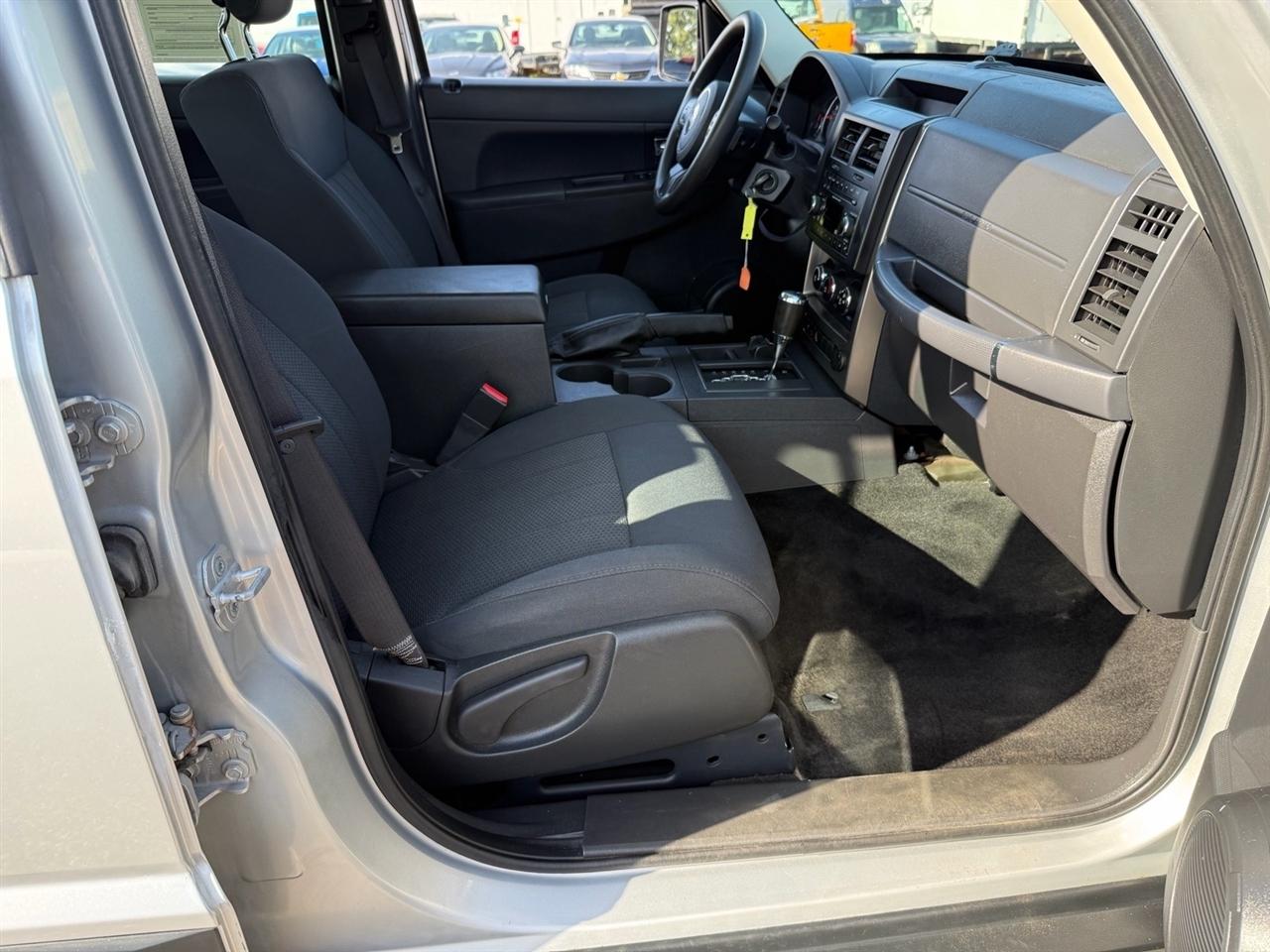 Jeep Liberty 4WD 4dr Sport 2012