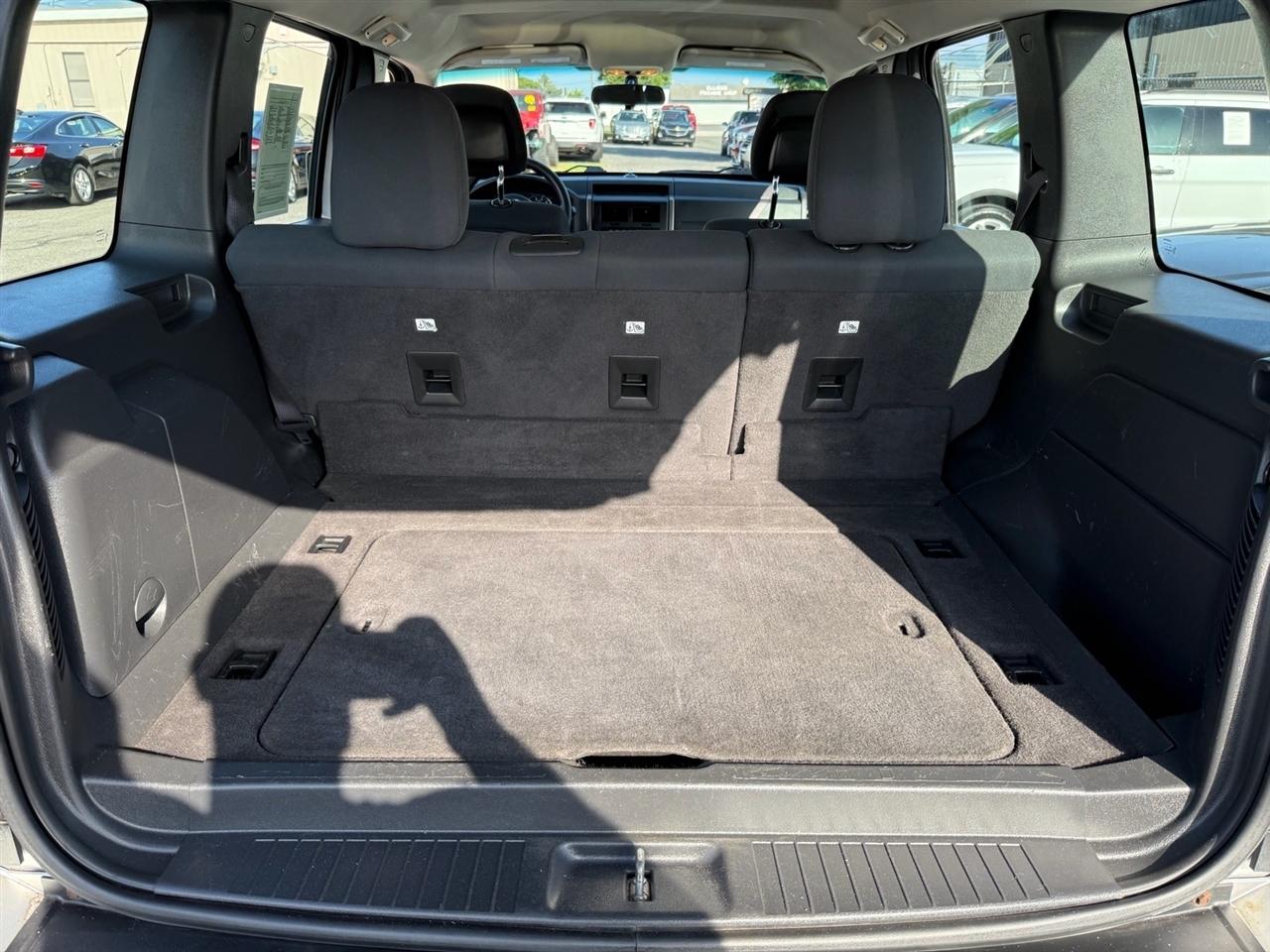 Jeep Liberty 4WD 4dr Sport 2012