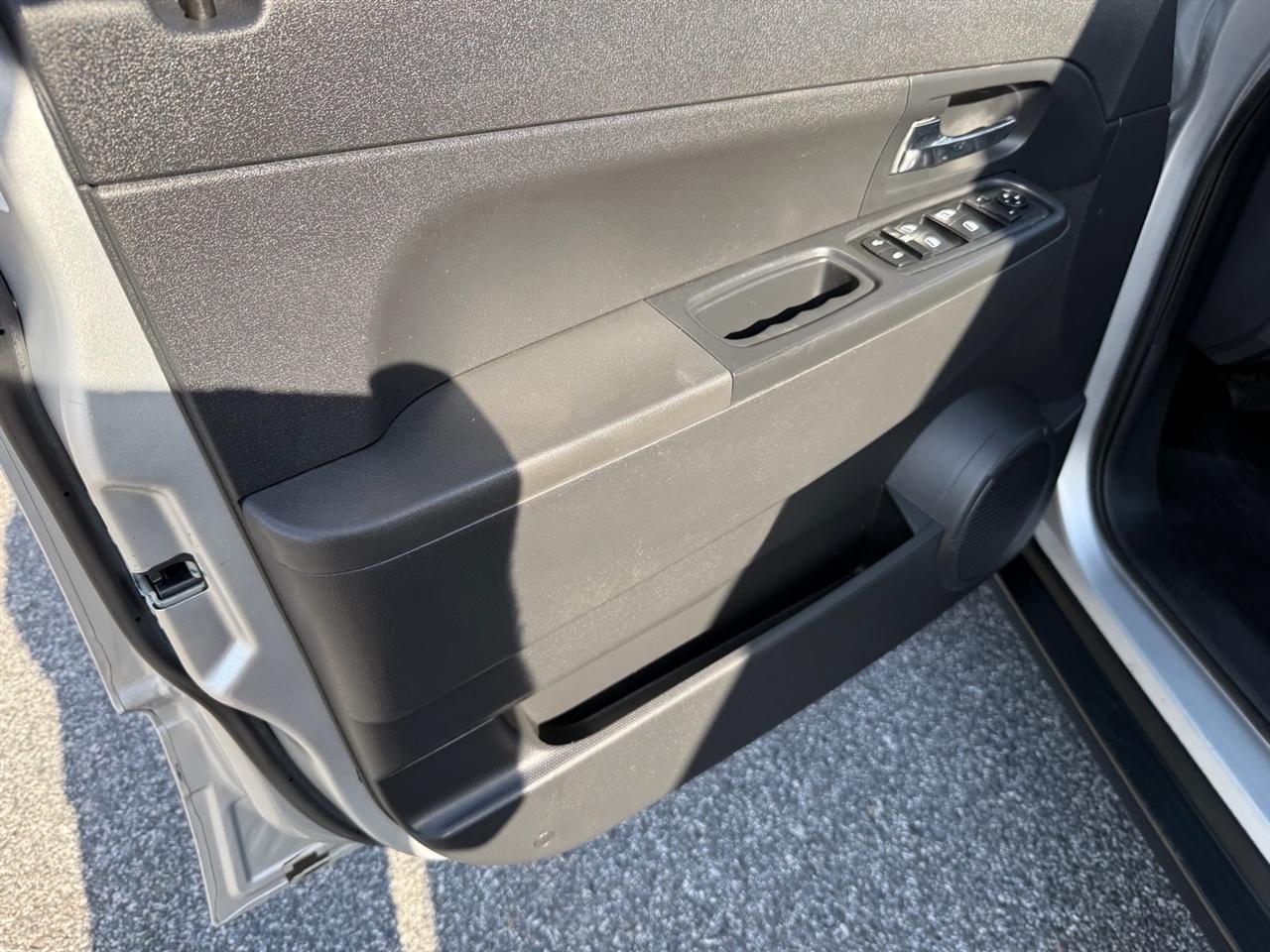 Jeep Liberty 4WD 4dr Sport 2012