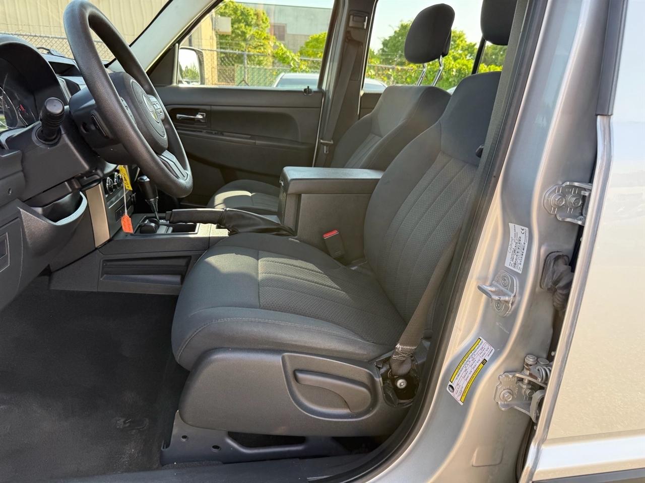 Jeep Liberty 4WD 4dr Sport 2012