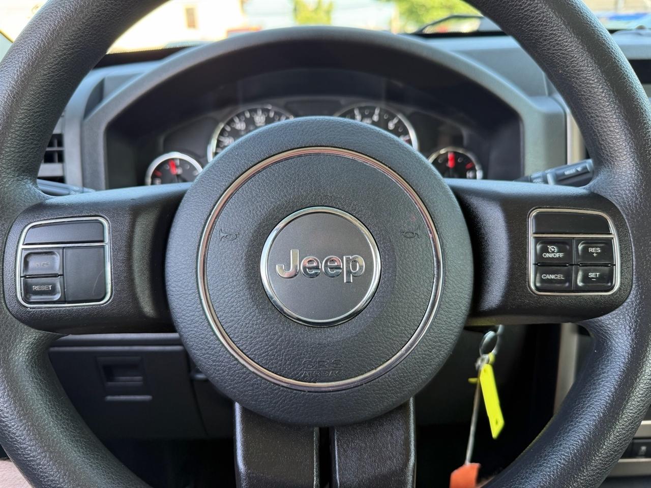 Jeep Liberty 4WD 4dr Sport 2012