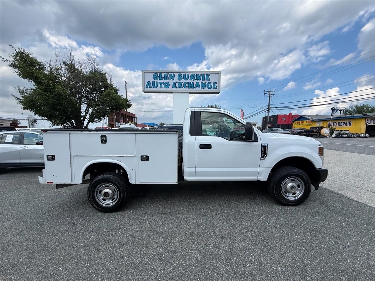 Ford Super Duty F-350 SRW XL 4WD Reg Cab 8' Box 2018