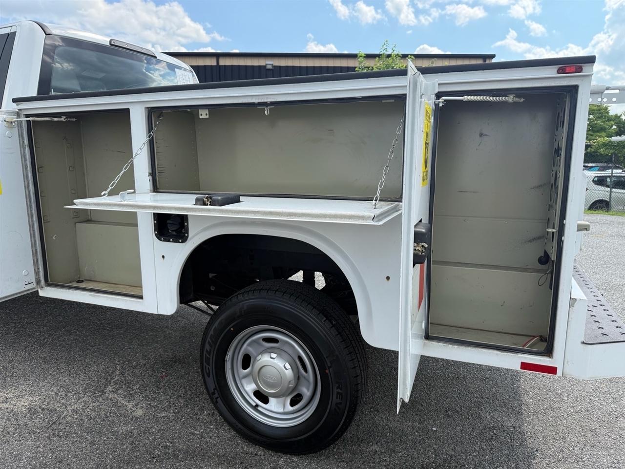 Ford Super Duty F-350 SRW XL 4WD Reg Cab 8' Box 2018
