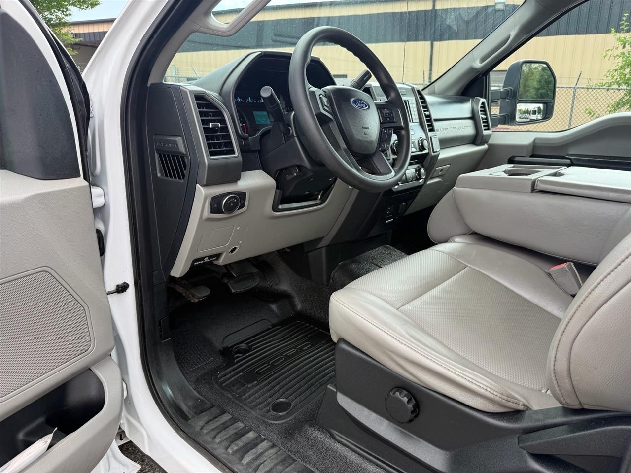 Ford Super Duty F-350 SRW XL 4WD Reg Cab 8' Box 2018