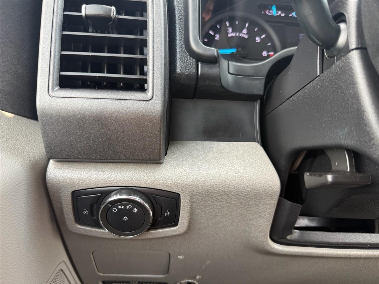 Ford Super Duty F-350 SRW XL 4WD Reg Cab 8' Box 2018