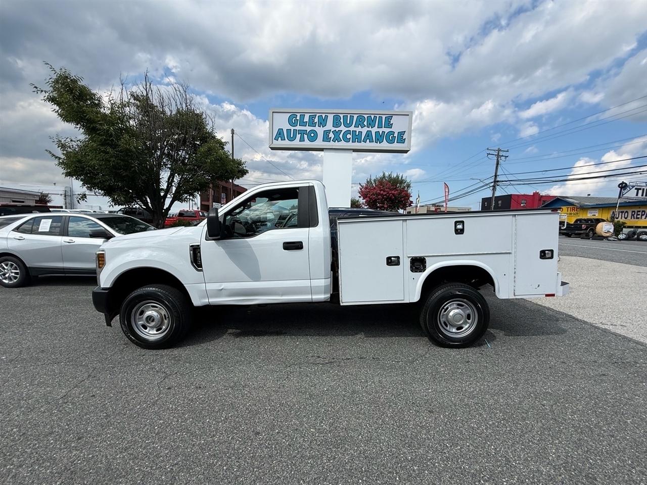 2018 Ford Super Duty F-350 SRW XL 4WD Reg Cab 8' Box