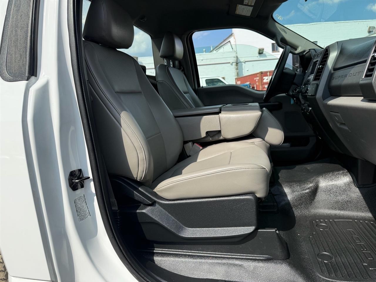 Ford Super Duty F-350 SRW XL 4WD Reg Cab 8' Box 2018