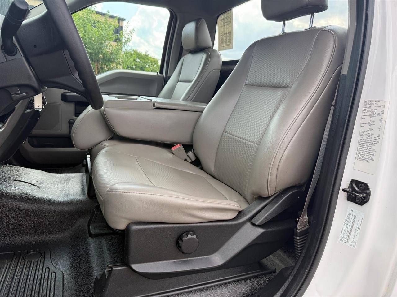 Ford Super Duty F-350 SRW XL 4WD Reg Cab 8' Box 2018