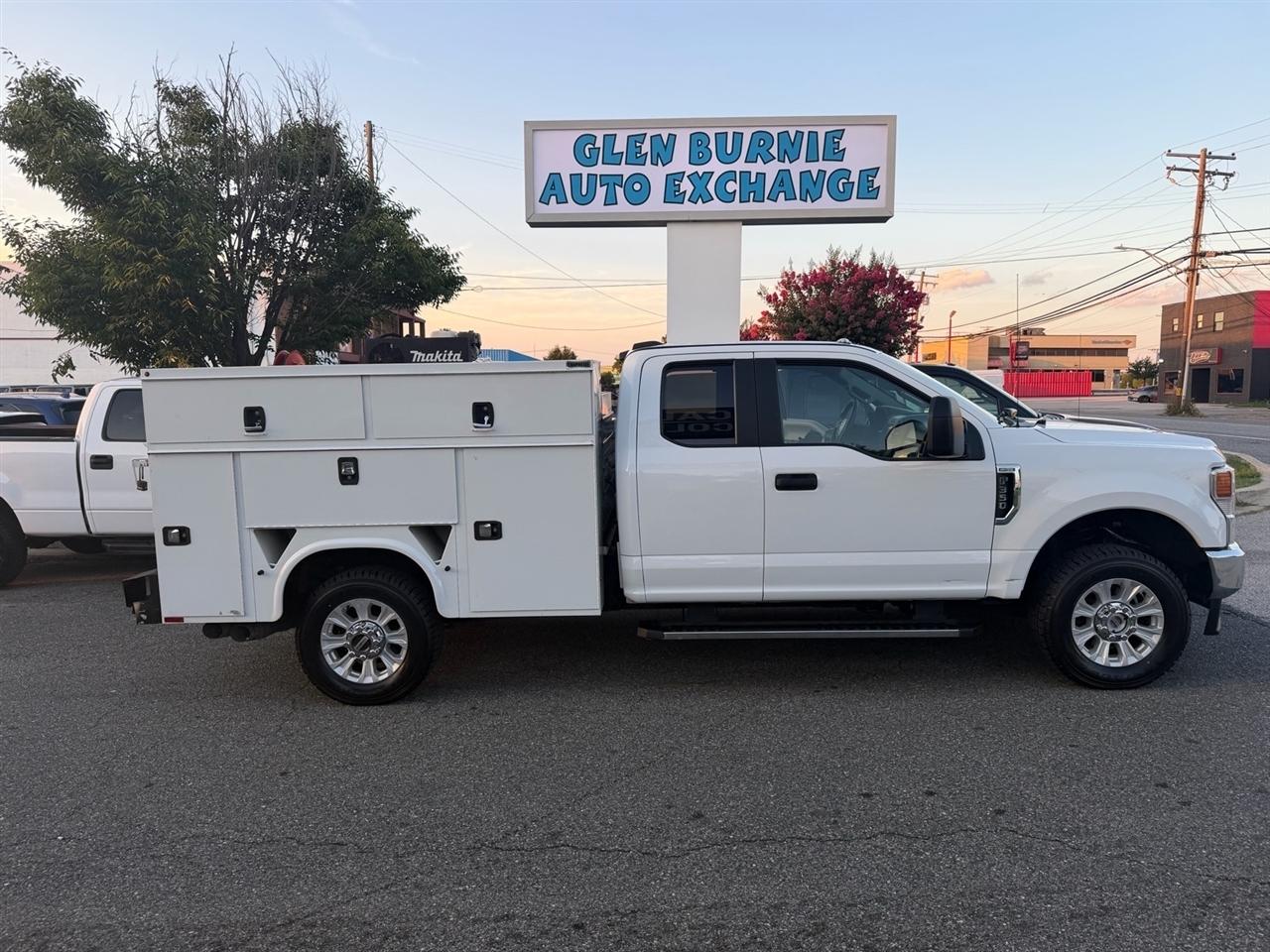 Ford Super Duty F-350 SRW Lariat 4WD SuperCab 8' Box 2021
