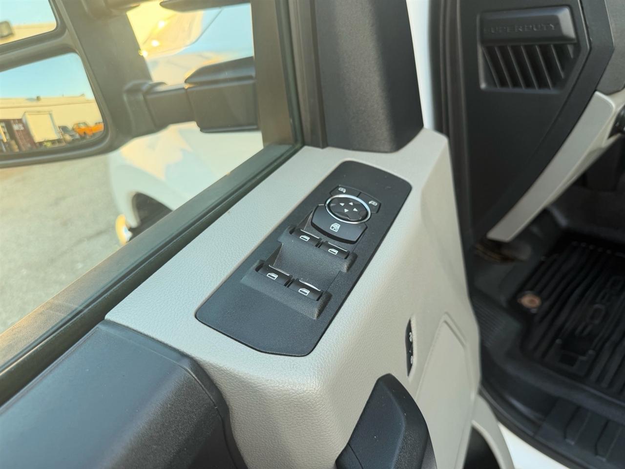 Ford Super Duty F-350 SRW Lariat 4WD SuperCab 8' Box 2021