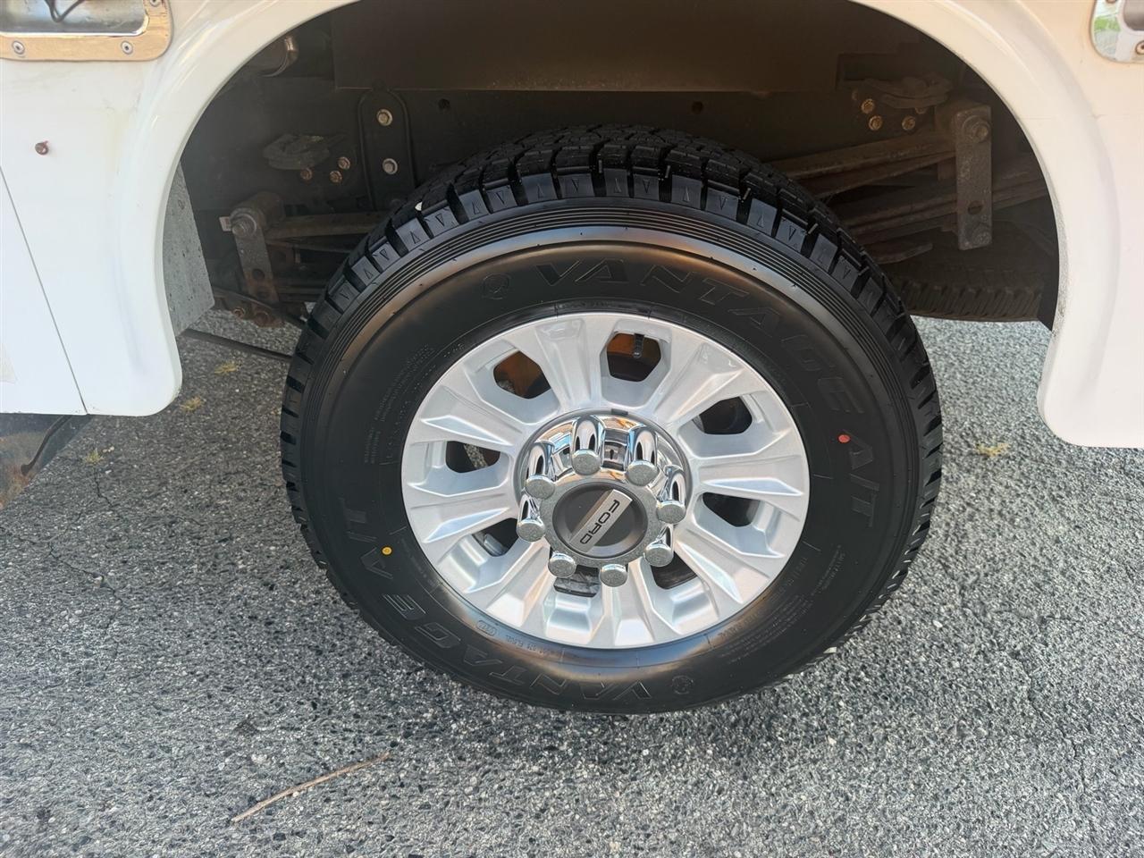 Ford Super Duty F-350 SRW Lariat 4WD SuperCab 8' Box 2021