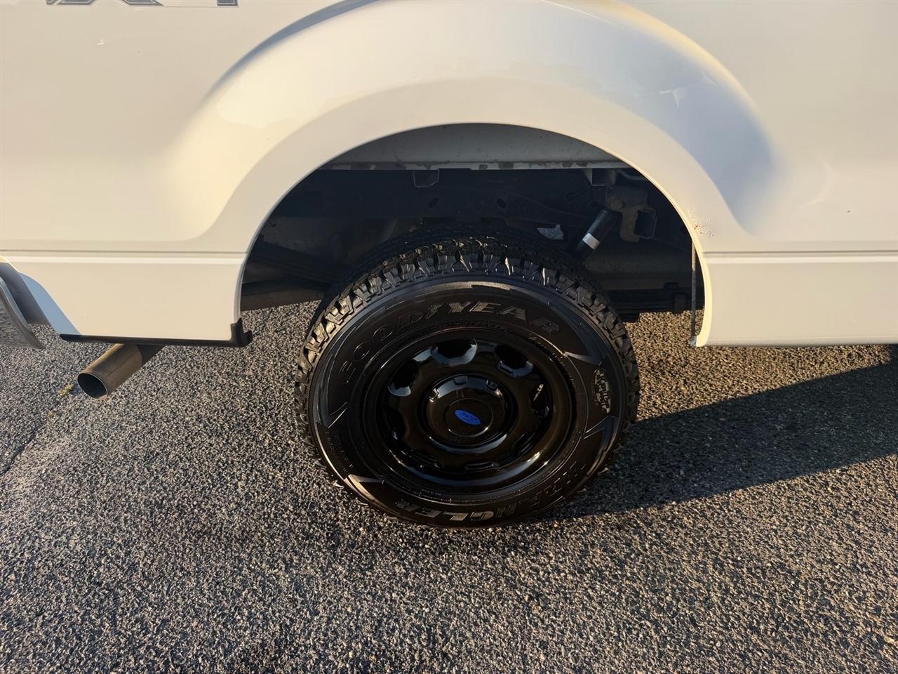 Ford F-150 4WD SuperCrew 157" XL w/HD Payload Pkg 2014