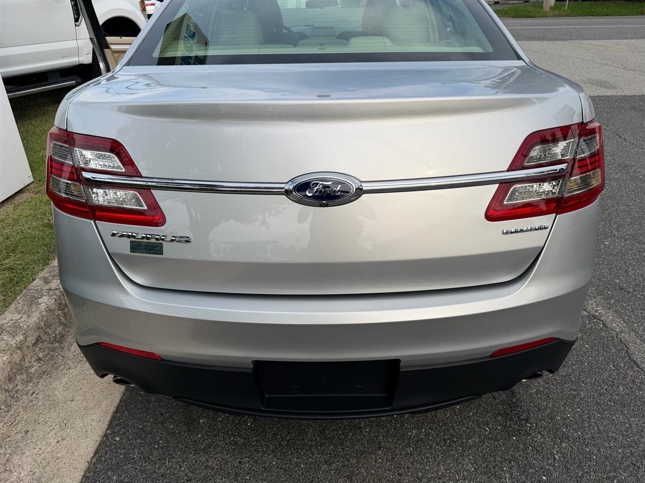 Ford Taurus SE FWD 2017