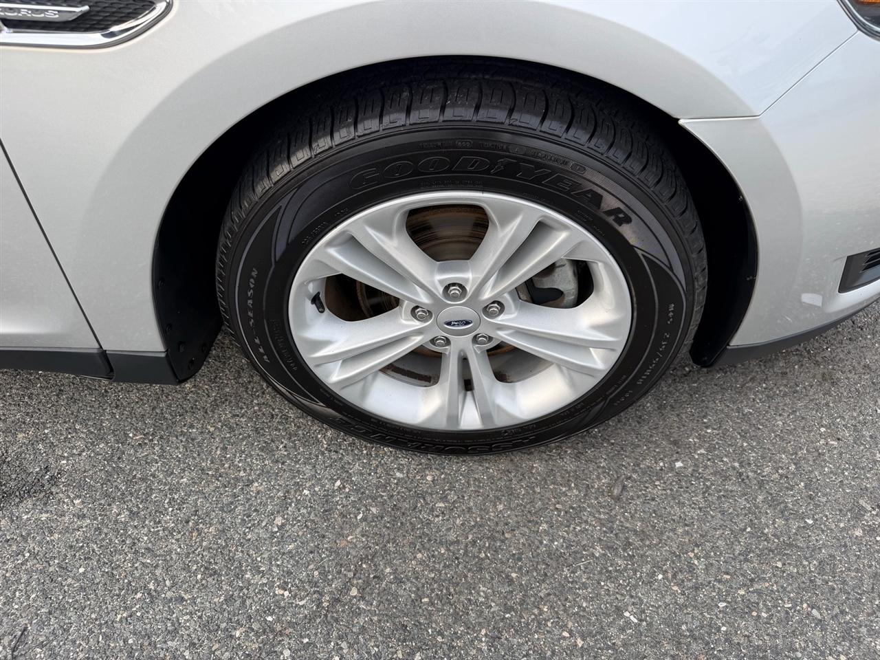 Ford Taurus SE FWD 2017