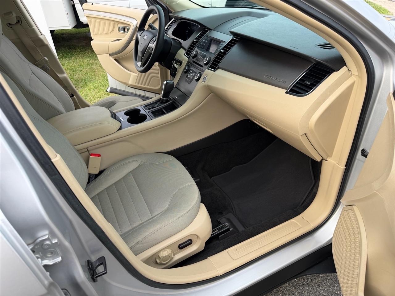 Ford Taurus SE FWD 2017