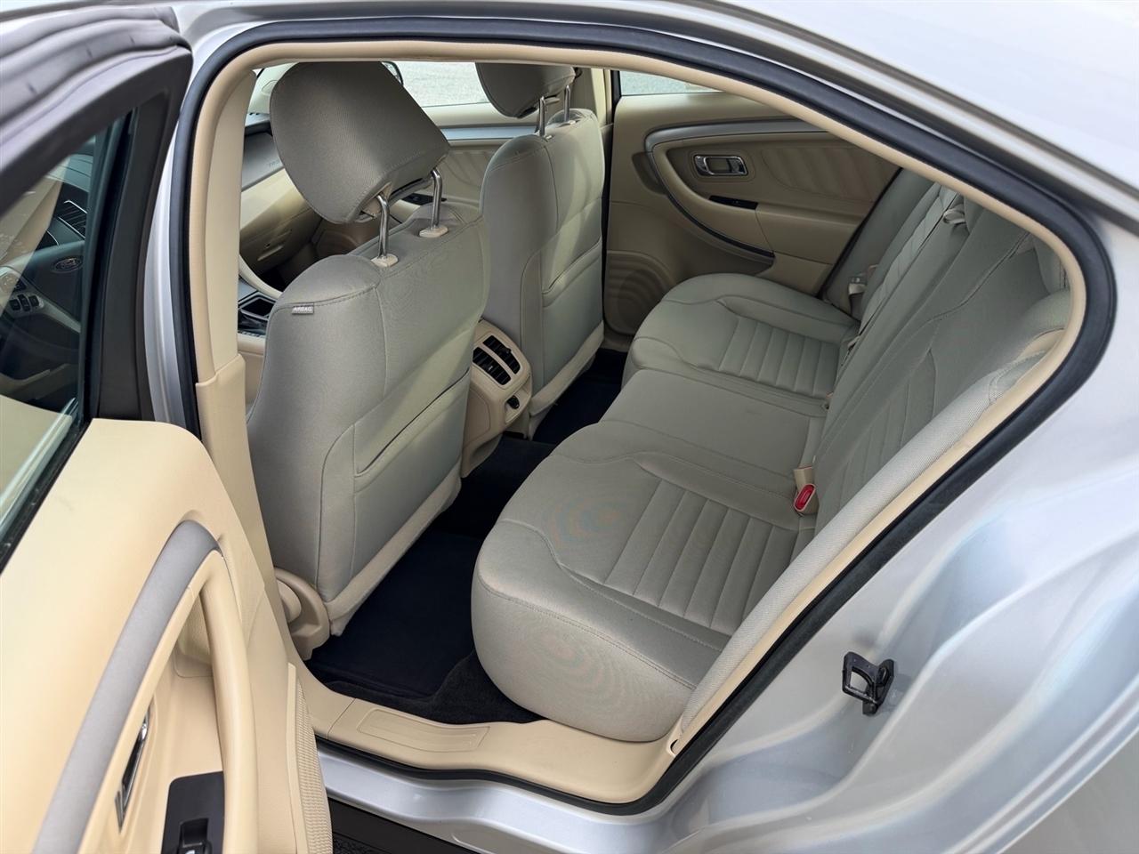 Ford Taurus SE FWD 2017