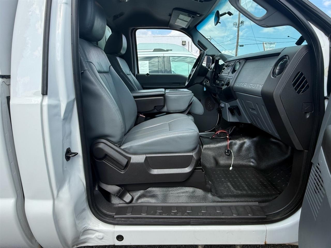 Ford Super Duty F-250 SRW 4WD Reg Cab 137" XLT 2015