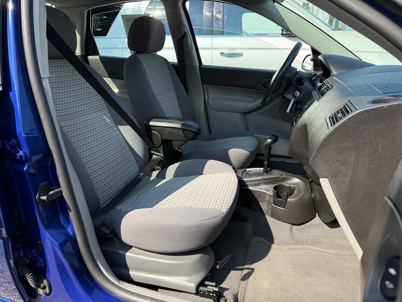 Ford Focus 4dr Sdn ZX4 SES 2006