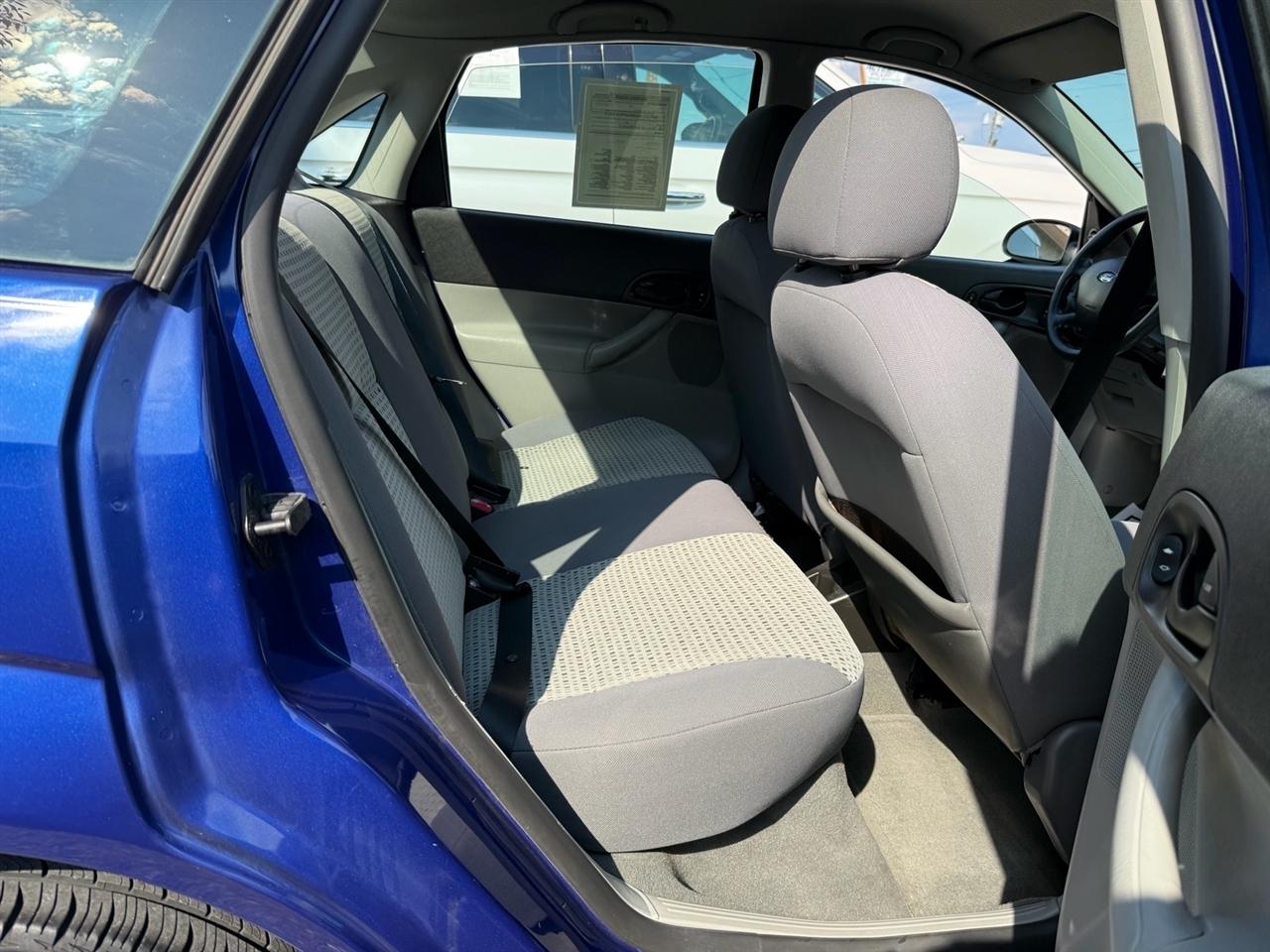 Ford Focus 4dr Sdn ZX4 SES 2006