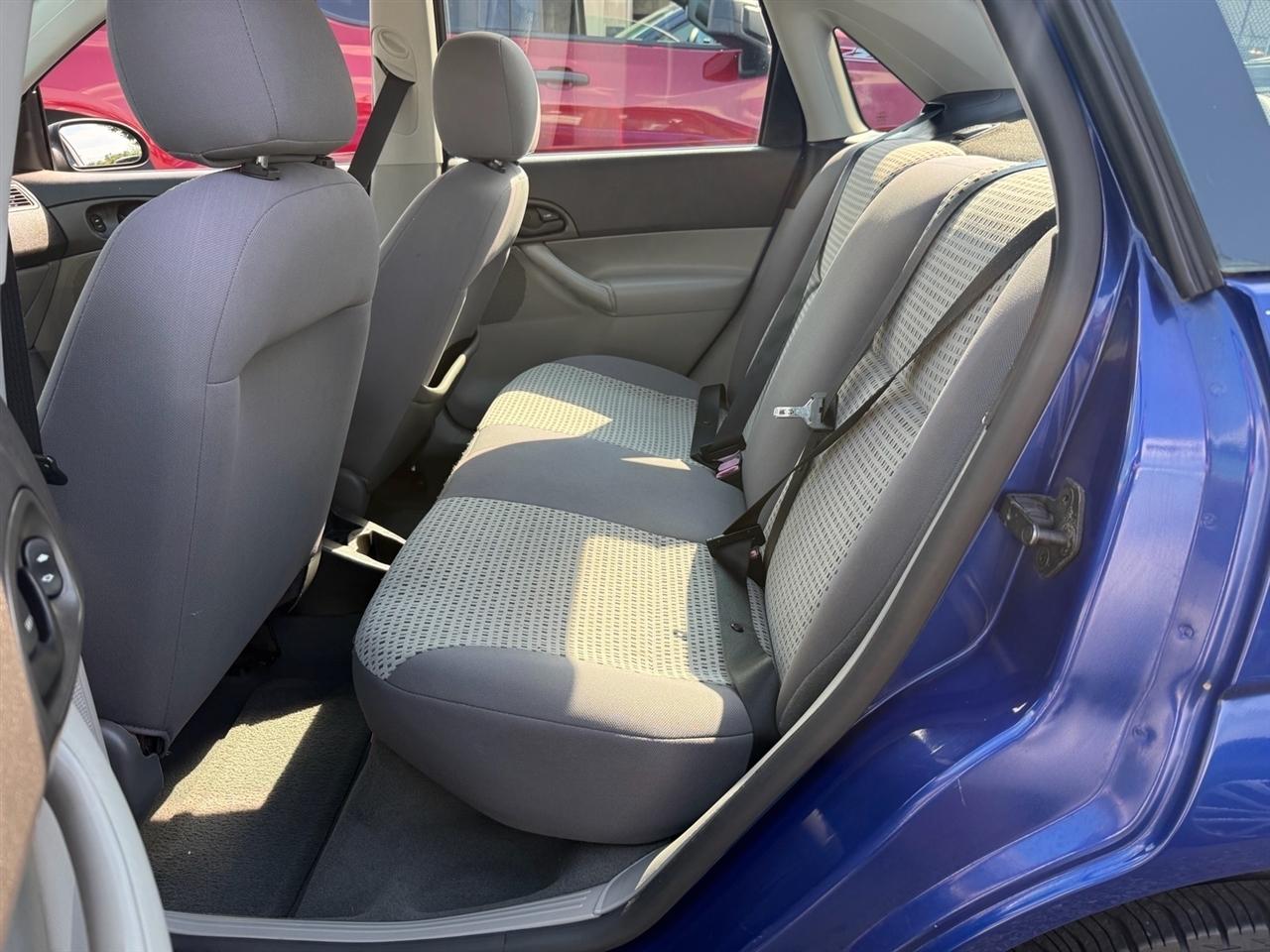 Ford Focus 4dr Sdn ZX4 SES 2006