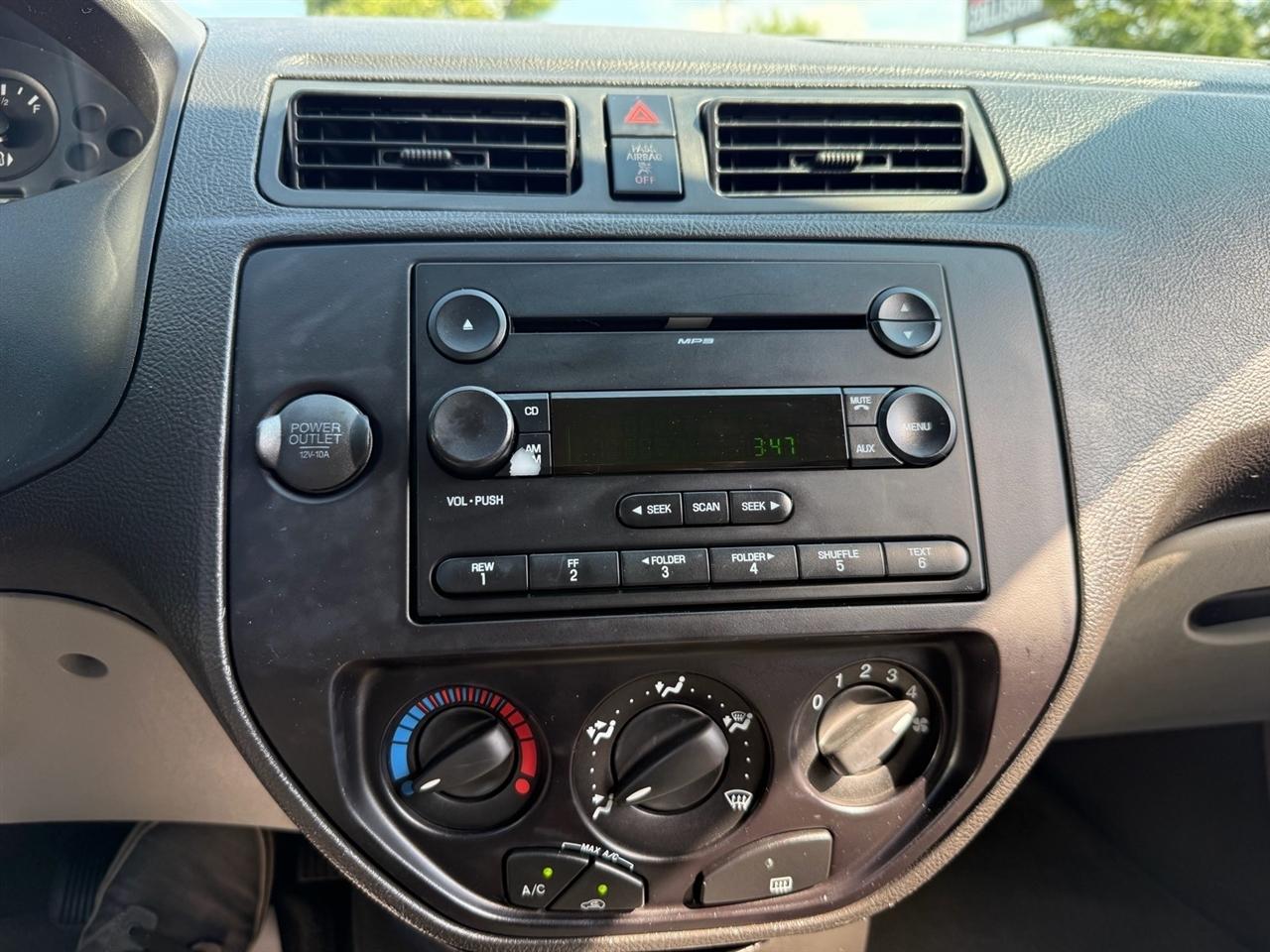 Ford Focus 4dr Sdn ZX4 SES 2006