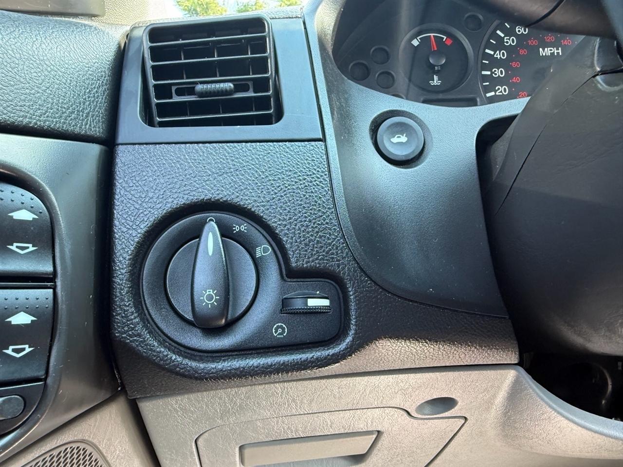 Ford Focus 4dr Sdn ZX4 SES 2006
