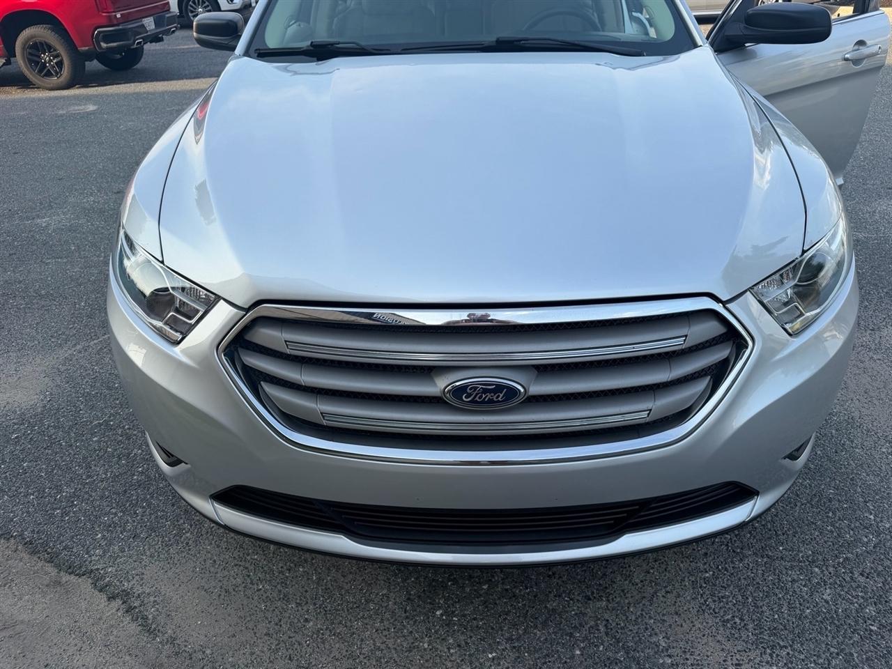 Ford Taurus SE FWD 2017