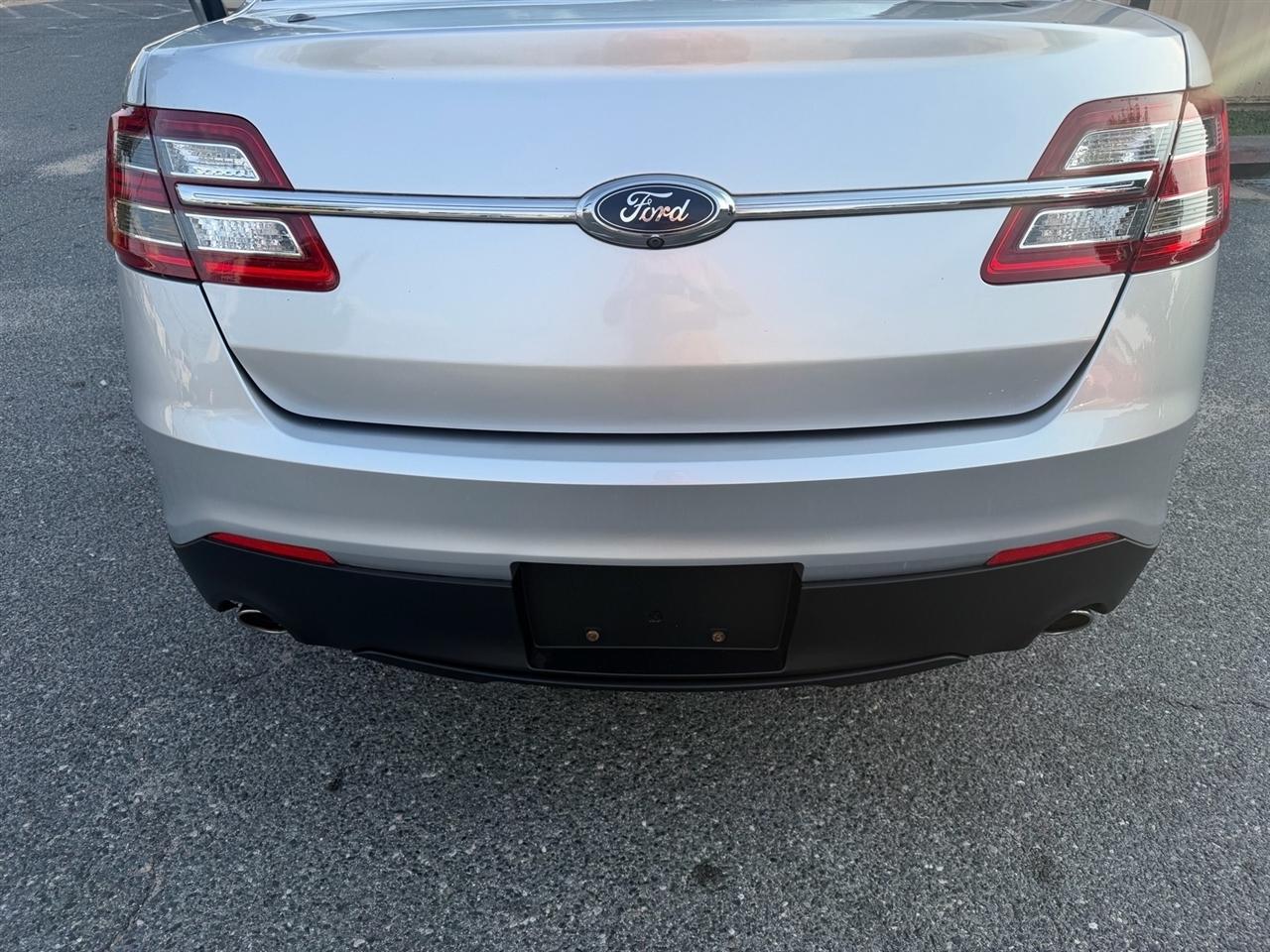 Ford Taurus SE FWD 2017