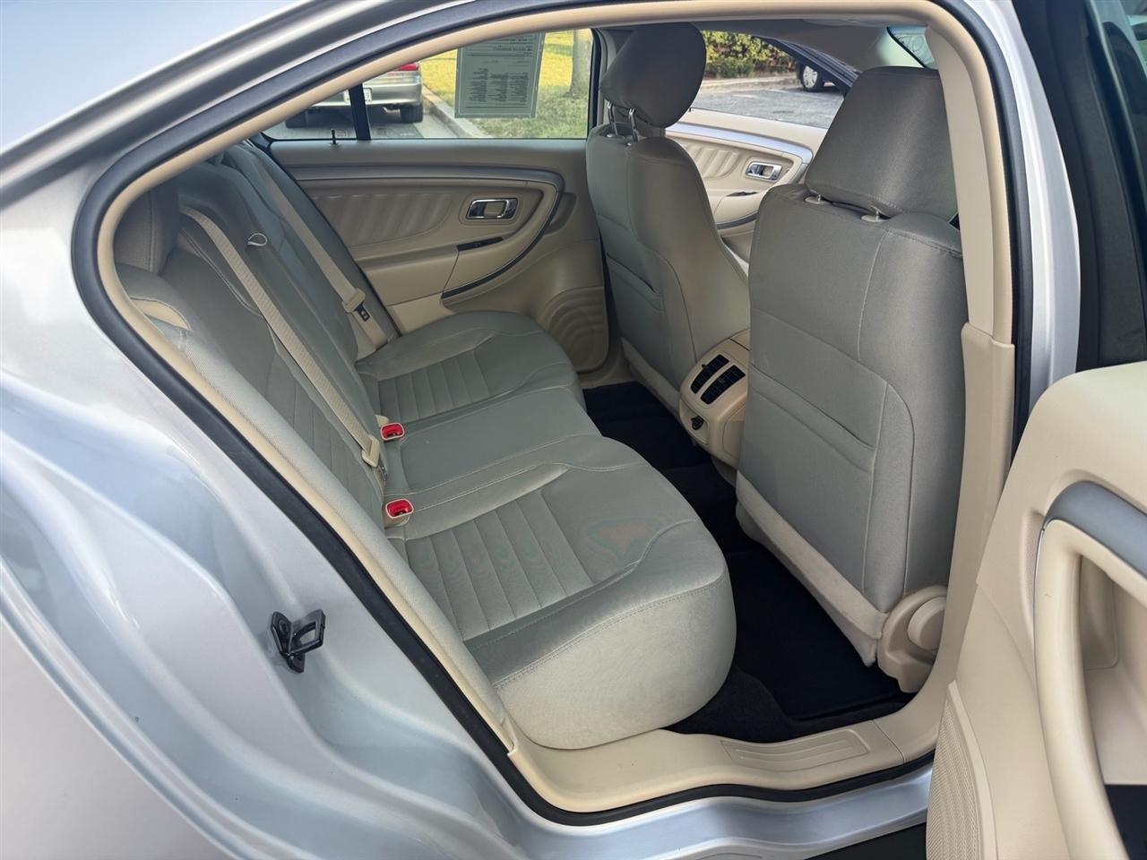 Ford Taurus SE FWD 2017