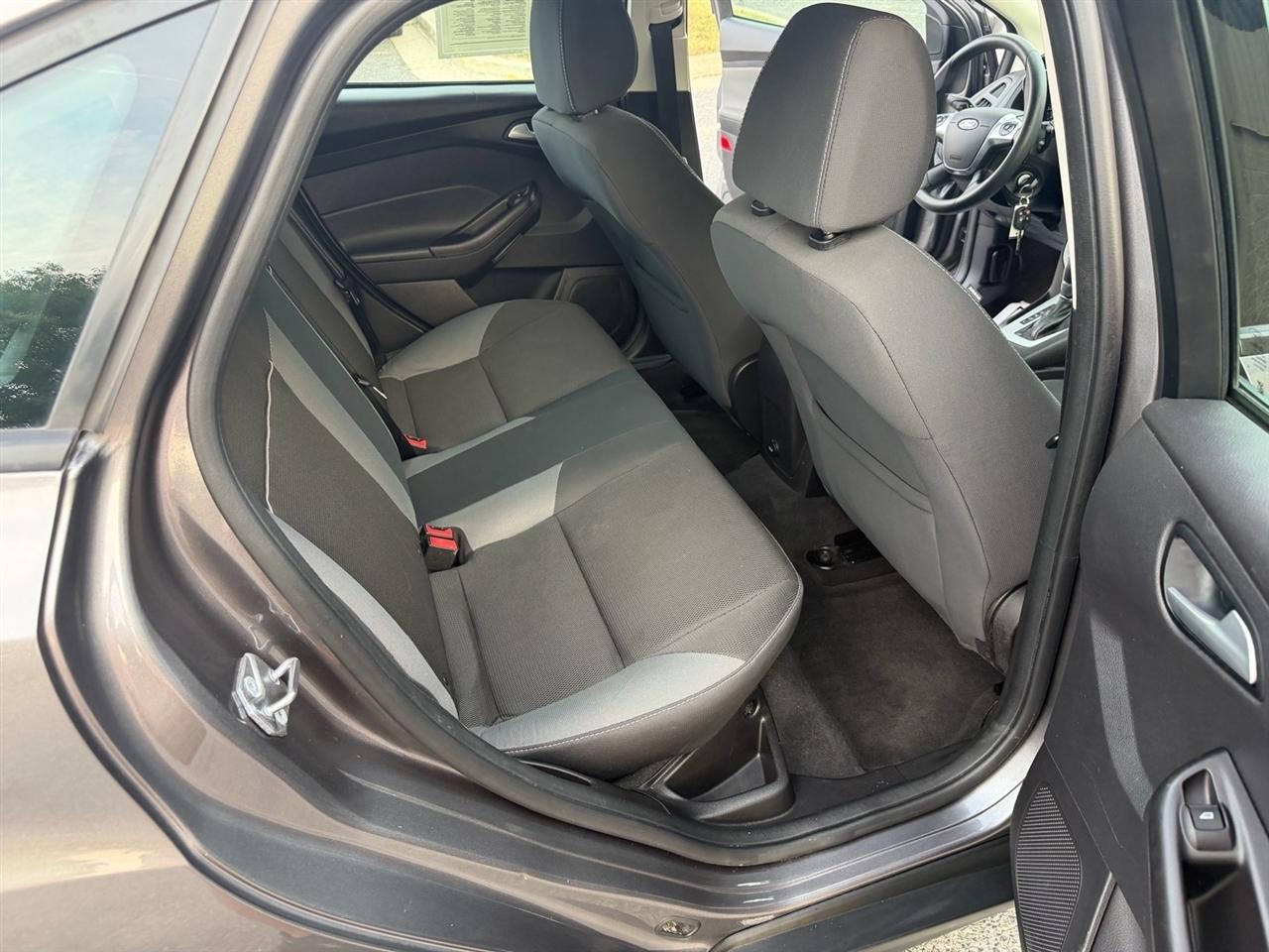 Ford Focus 4dr Sdn SE 2014