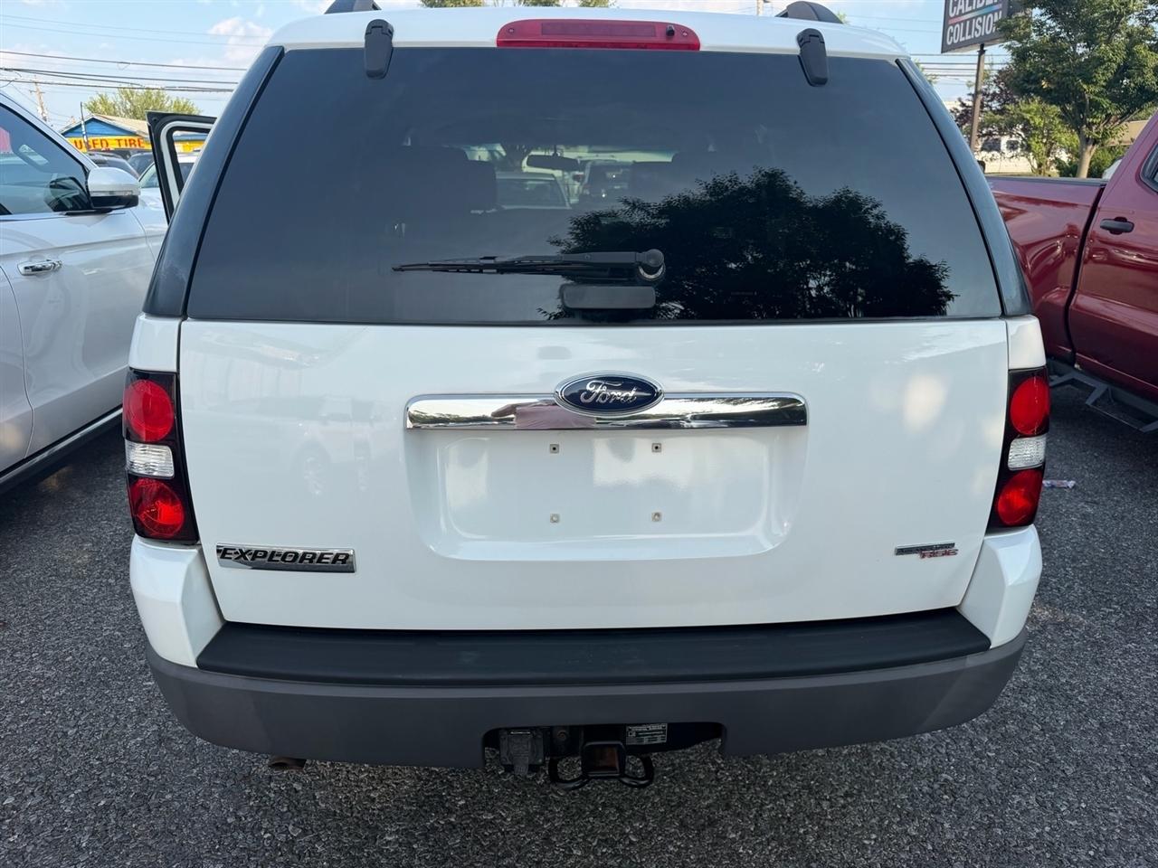 Ford Explorer 4dr 114" WB 4.0L XLS 4WD 2006