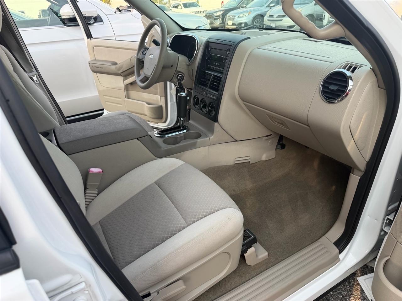 Ford Explorer 4dr 114" WB 4.0L XLS 4WD 2006