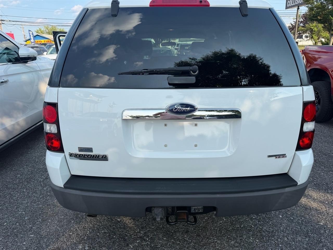 Ford Explorer 4dr 114" WB 4.0L XLS 4WD 2006