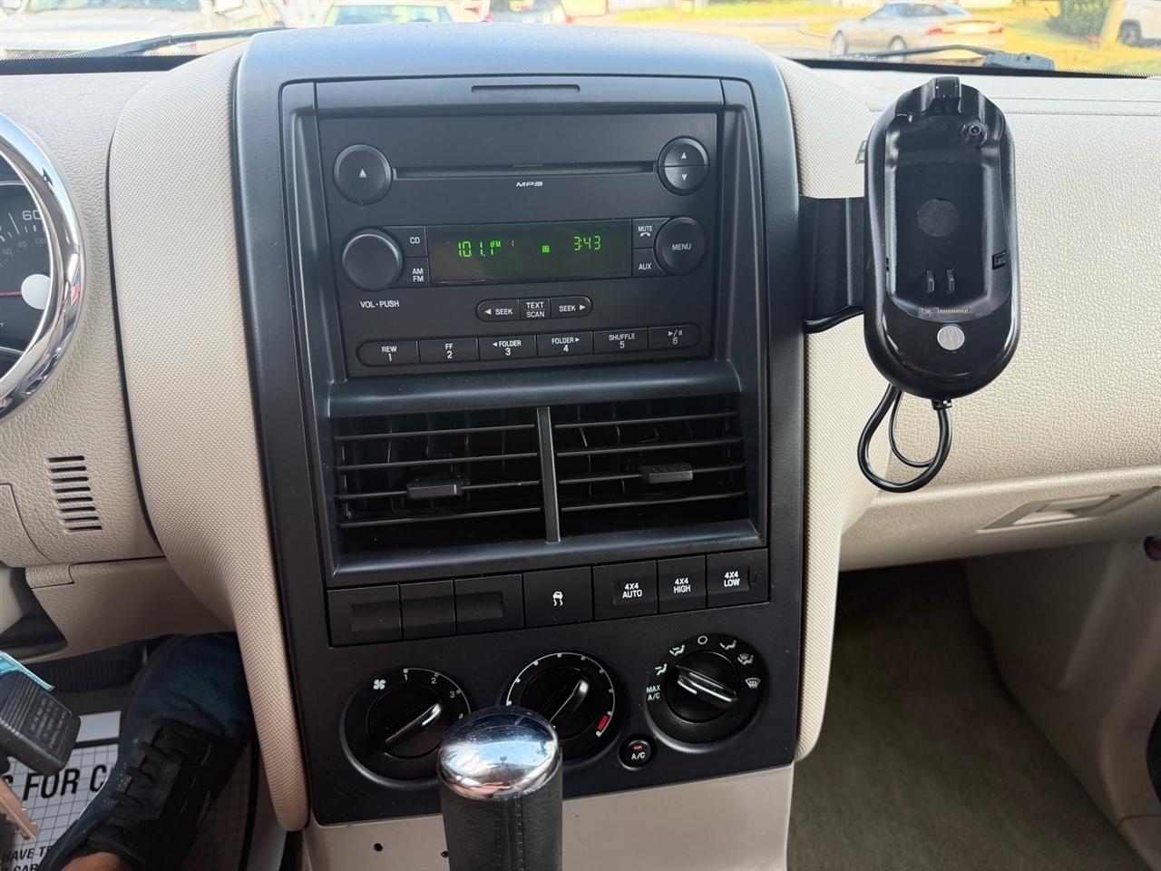 Ford Explorer 4dr 114" WB 4.0L XLS 4WD 2006