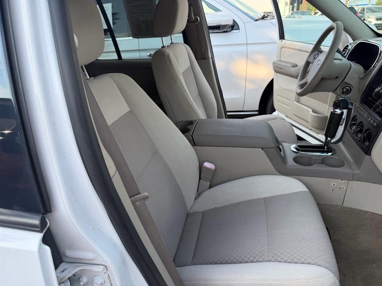 Ford Explorer 4dr 114" WB 4.0L XLS 4WD 2006