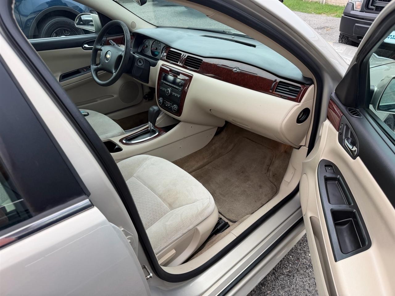 Chevrolet Impala 4dr Sdn LS 2009