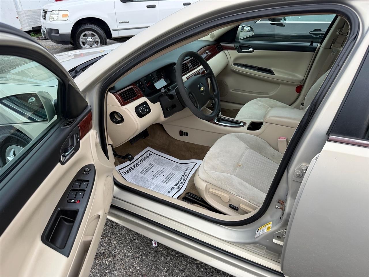 Chevrolet Impala 4dr Sdn LS 2009