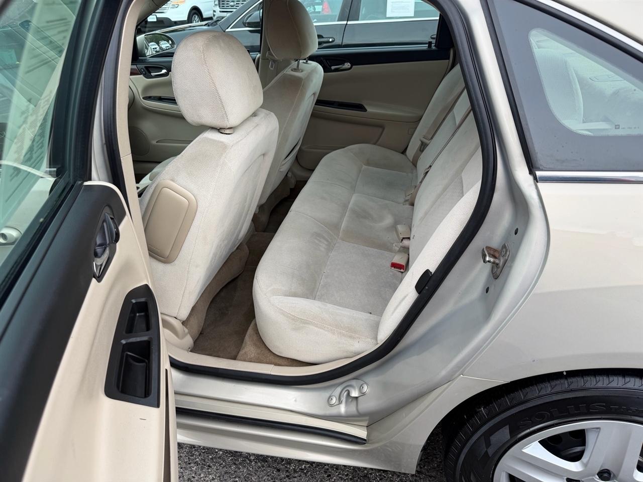 Chevrolet Impala 4dr Sdn LS 2009