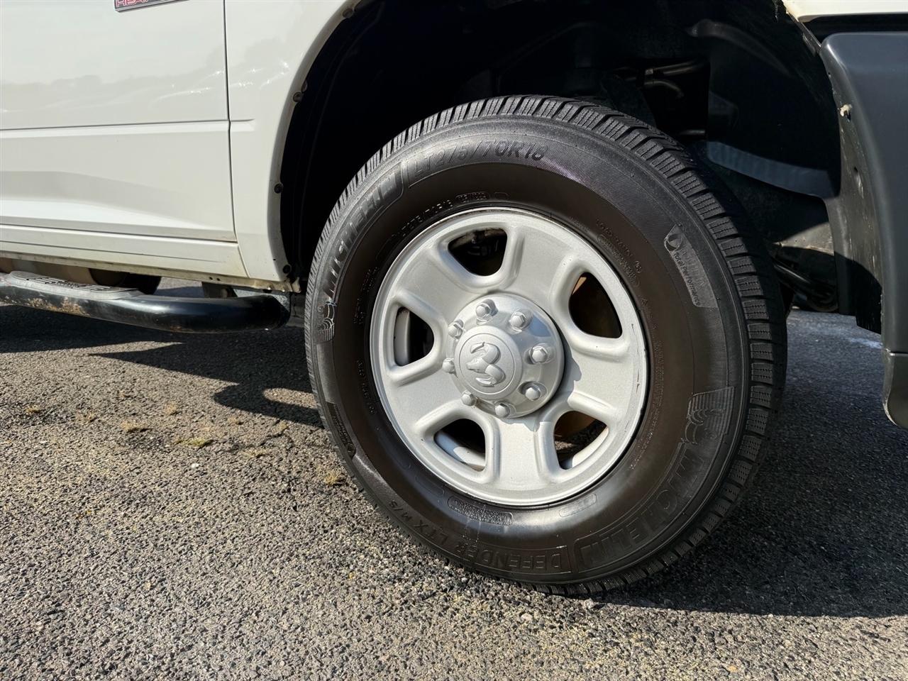 RAM 3500 Chassis Cab Tradesman 4WD Reg Cab 60" CA 143.5" WB 2018