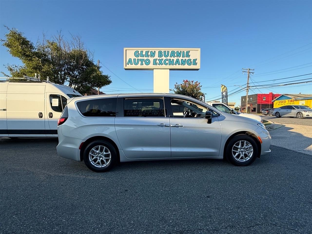 Chrysler Pacifica Touring L FWD 2024
