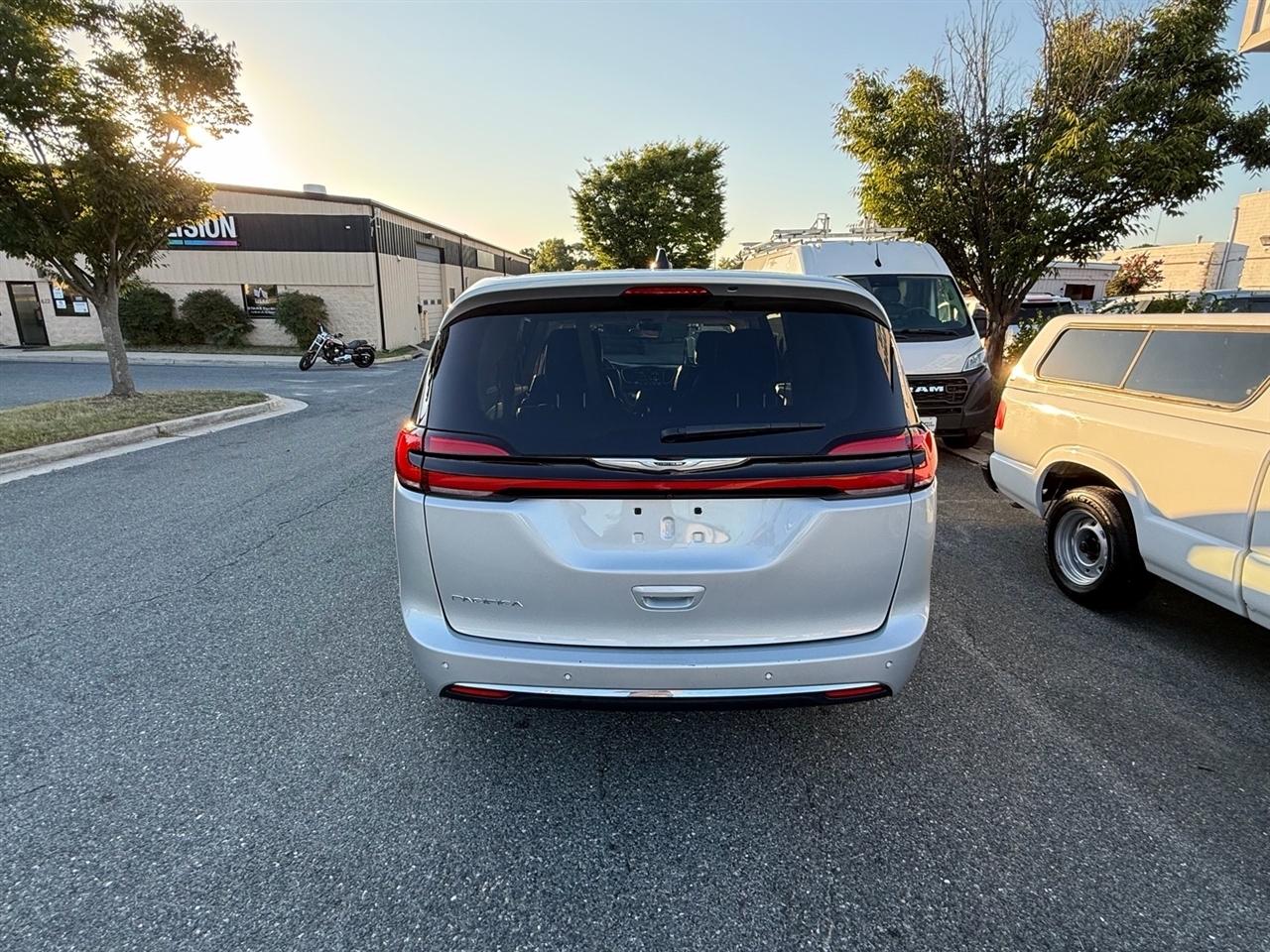 Chrysler Pacifica Touring L FWD 2024