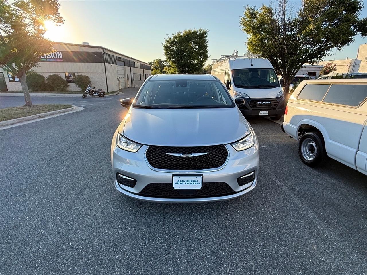 Chrysler Pacifica Touring L FWD 2024