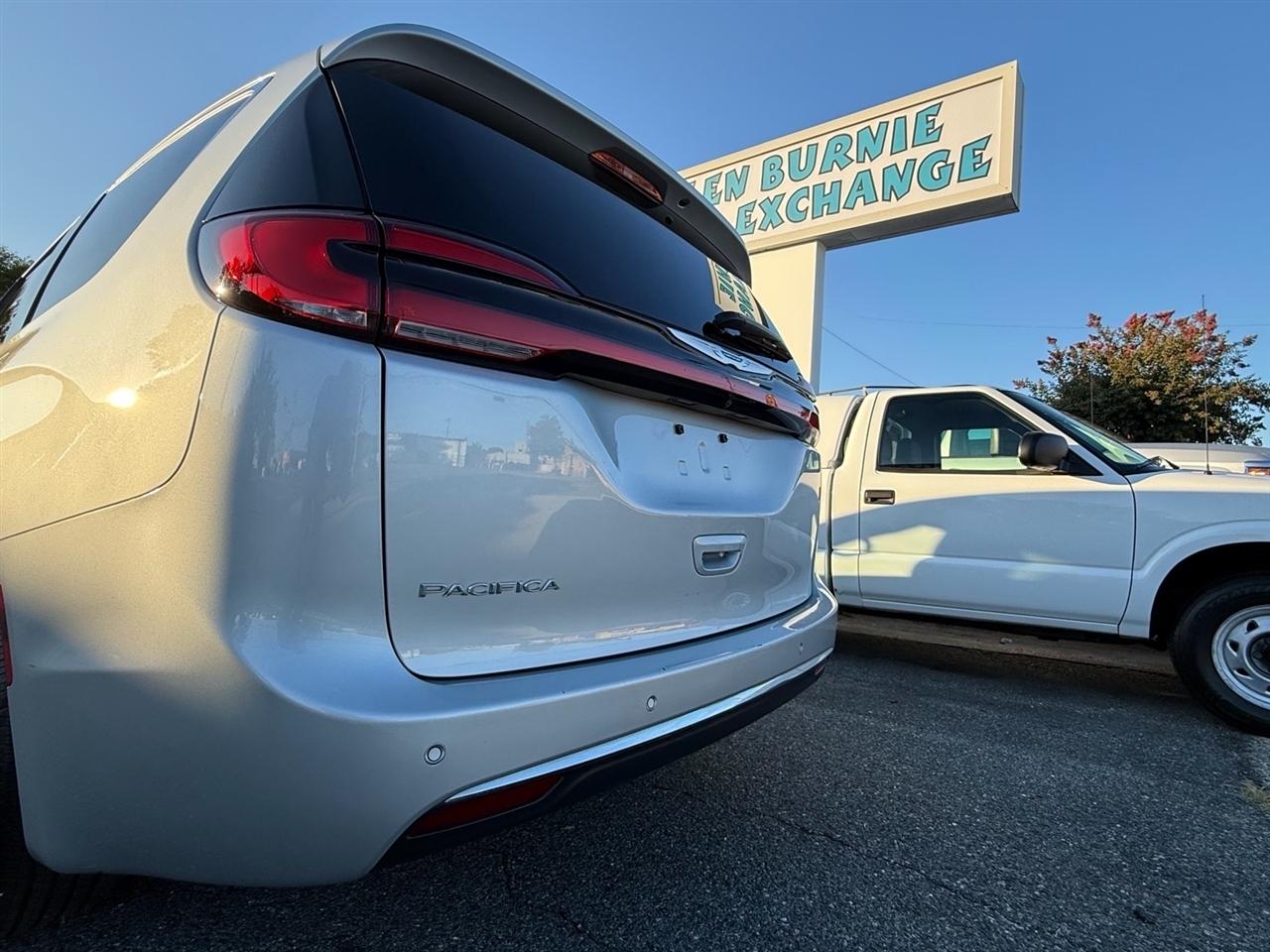 Chrysler Pacifica Touring L FWD 2024