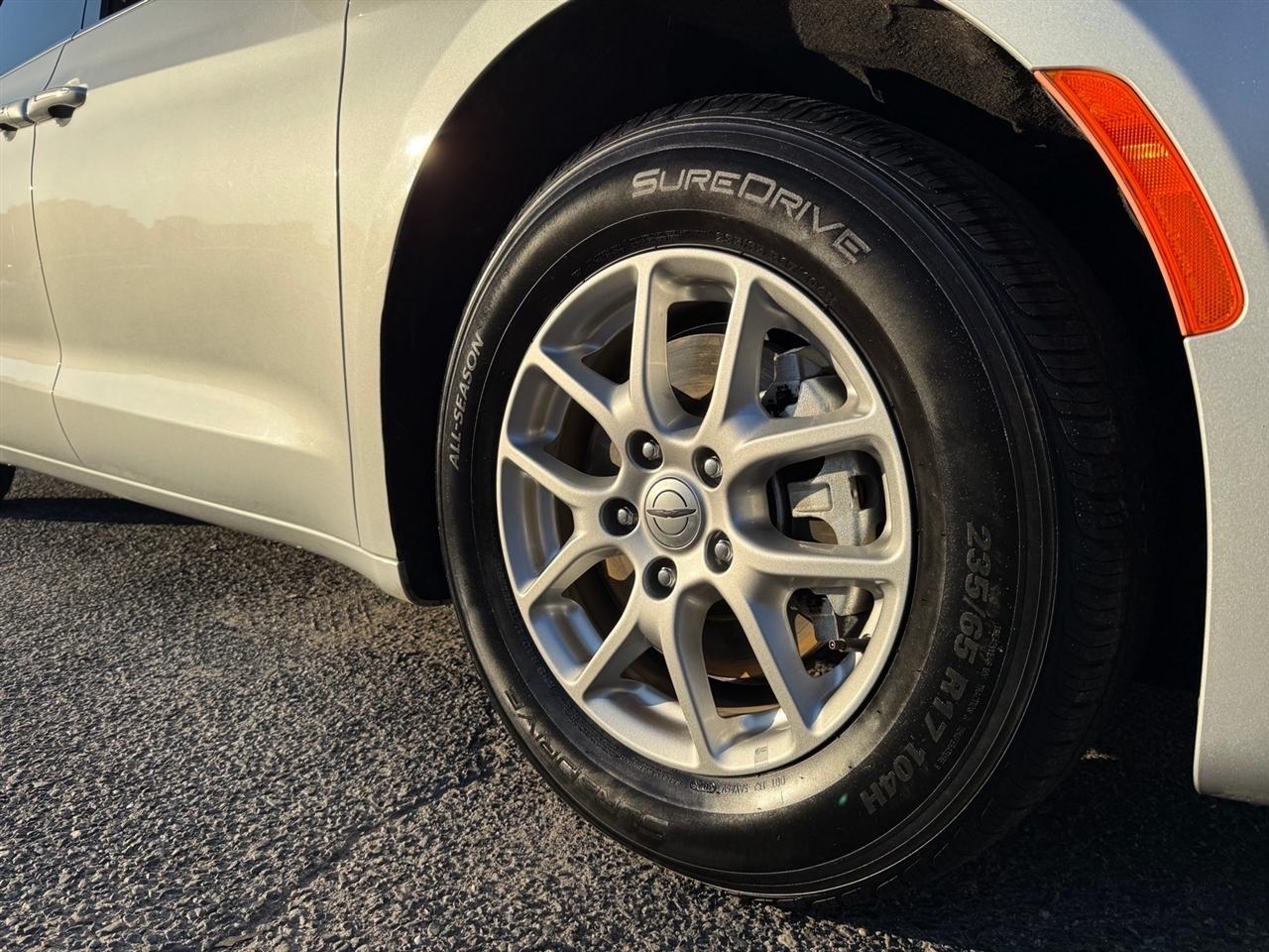 Chrysler Pacifica Touring L FWD 2024