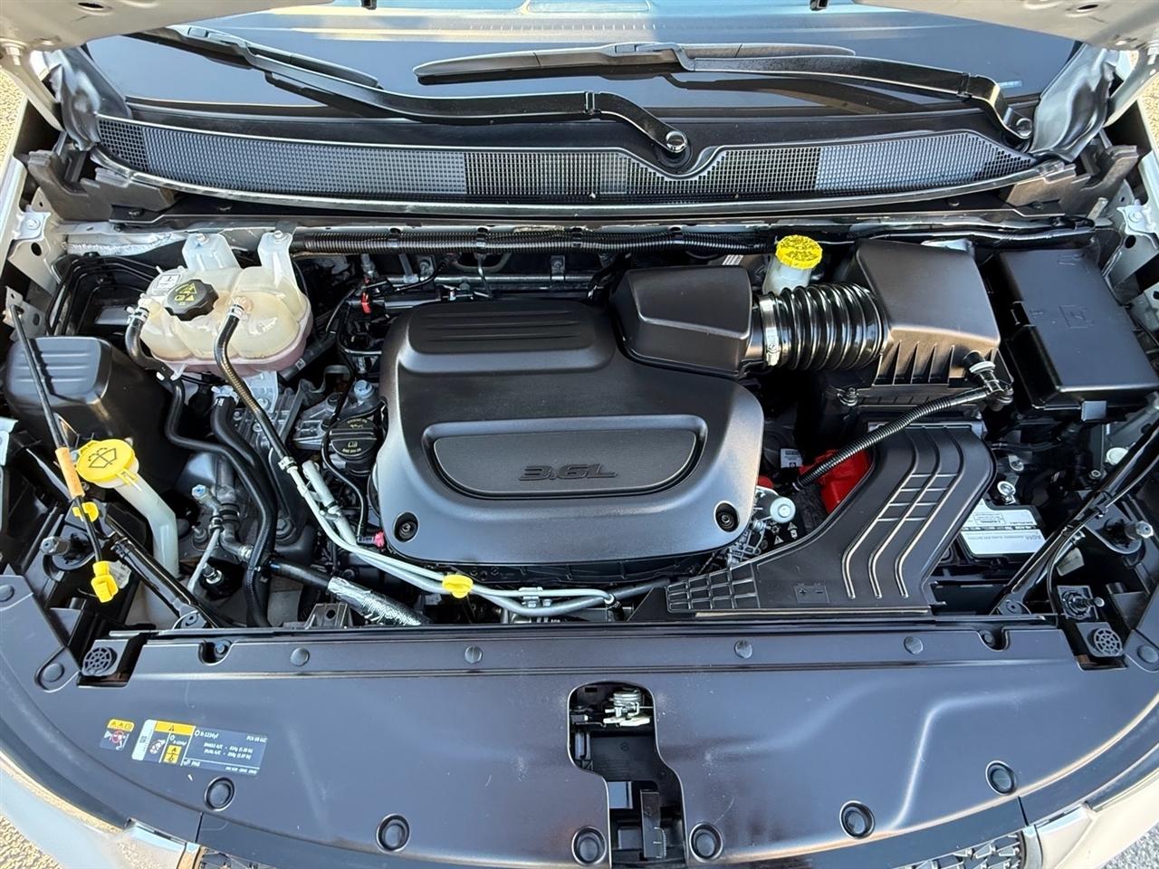 Chrysler Pacifica Touring L FWD 2024