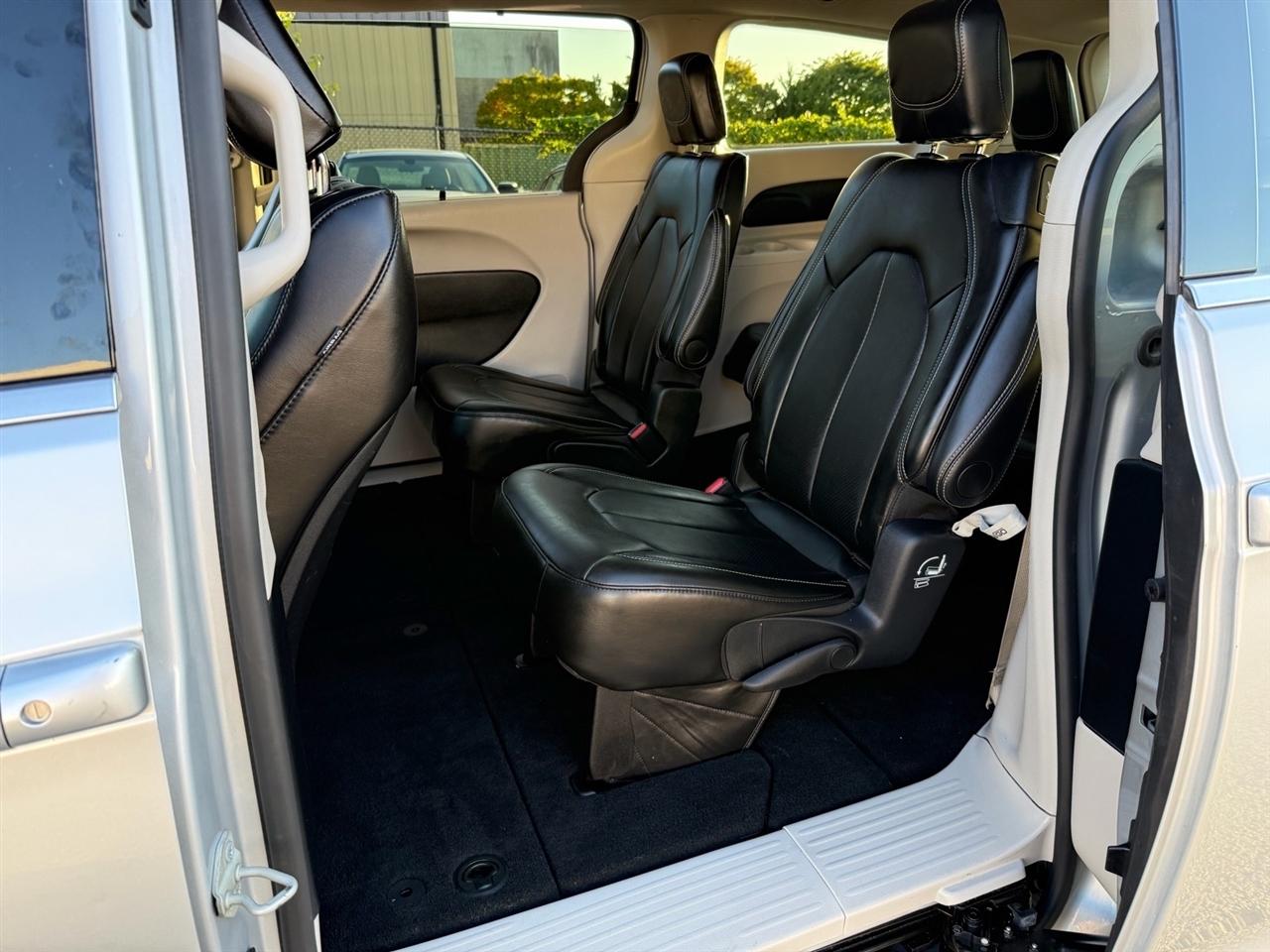 Chrysler Pacifica Touring L FWD 2024