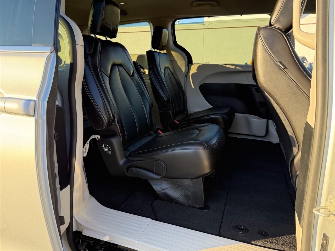 Chrysler Pacifica Touring L FWD 2024
