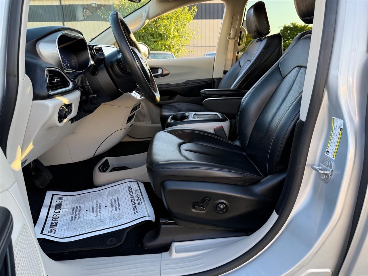 Chrysler Pacifica Touring L FWD 2024