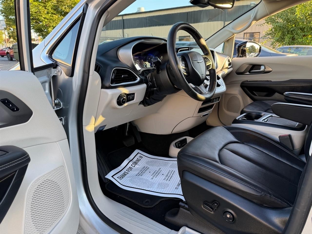 Chrysler Pacifica Touring L FWD 2024