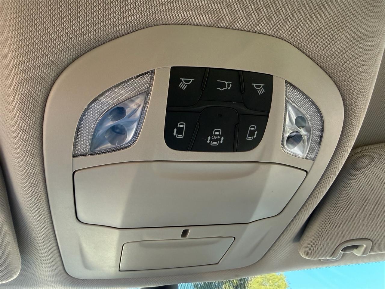 Chrysler Pacifica Touring L FWD 2024